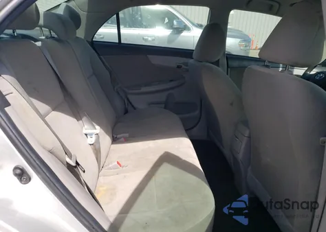 2013 Toyota Corolla Base z USA, uszkodzony, nr VIN 5YFBU4EE3DP142914